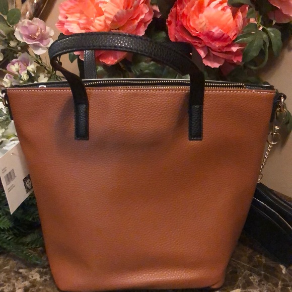 NWT ANNE KLEIN "GABBY BUCKET" BROWN LEATHER TOTE - Picture 2 of 8